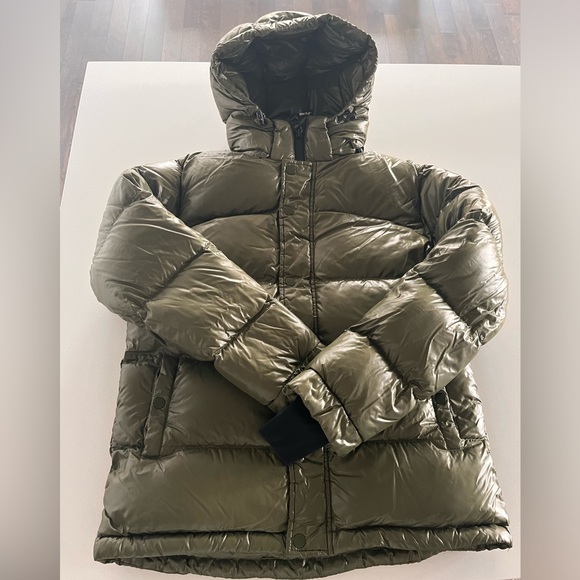 Aritzia TNA Superpuff Puffer Jacket - Picture 2 of 10